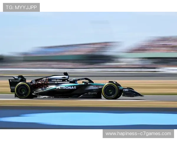 梅赛德斯车队新赛季策略调整引发F1赛场激烈竞争风云